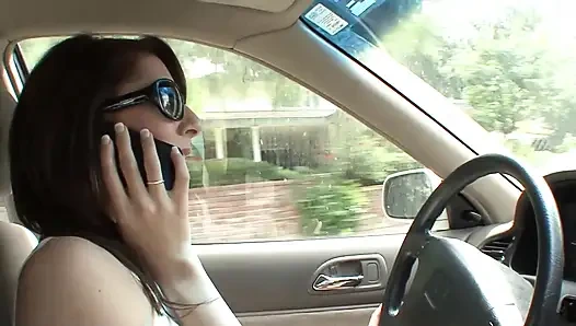 Милфу-брюнетку с маленькими сиськами трахает очень грубо и жестко ее арендодатель