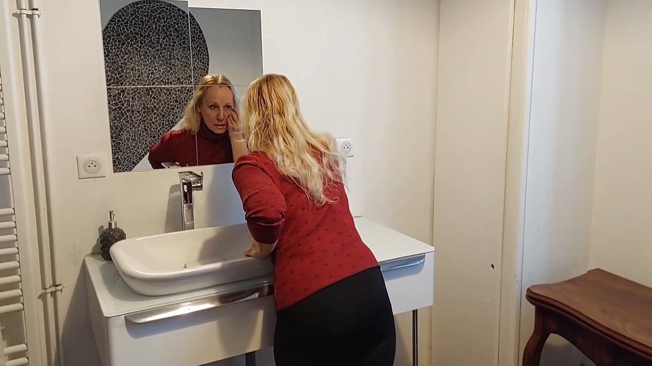 Mature Blonde Wife Enjoys Massage Sex and Foot Fetish