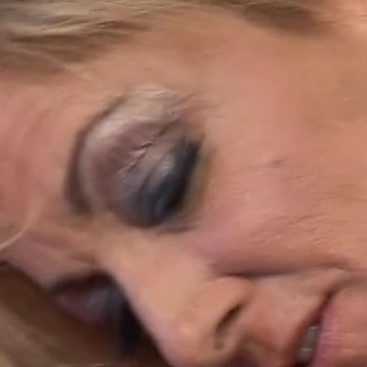 Cycata blond milf palcami i zerżnięta w wybuchowy orgazm