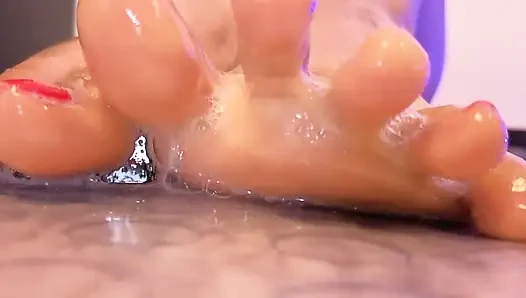 Air ludah dengan fetish kaki