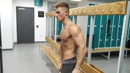 A Gay Muscle Flex 3
