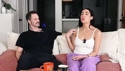 Schöner latina-pornostar chloe Amour Twerking auf Tom Games Podcast