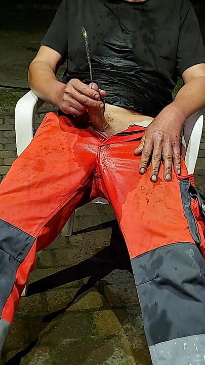 Jerking off with a lot of piss