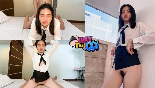 Une jeune asiatique se fait baiser dans un costume de bureau (complet et non censuré sur fansly bbwthaixxx)