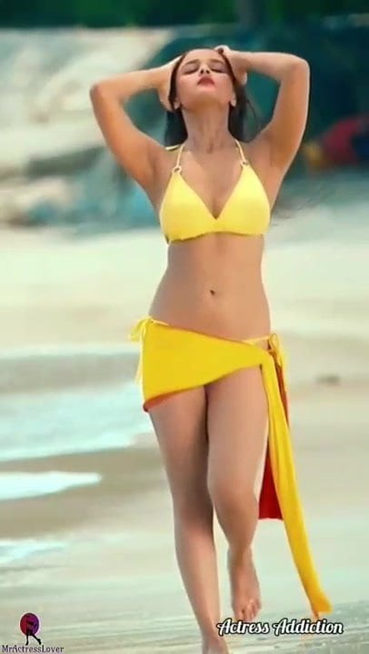 Alia Bhatt bikini (slow motion)