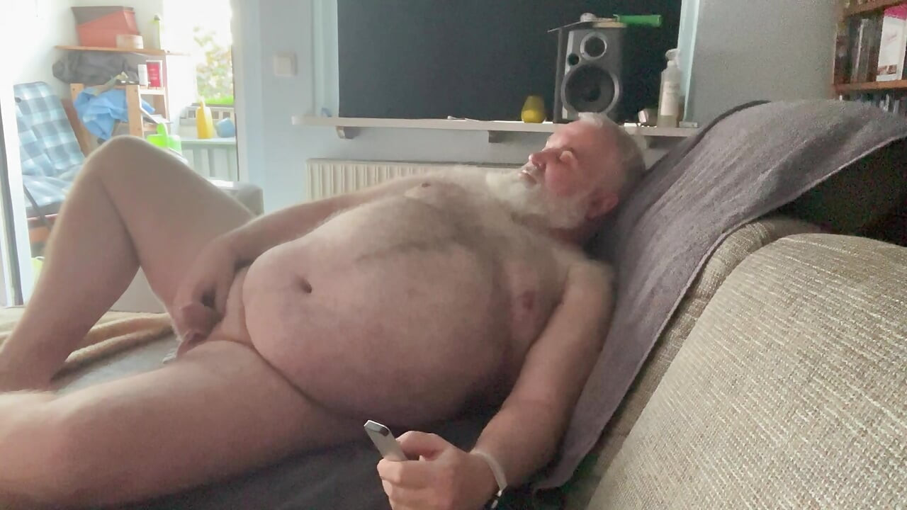 Sorcière sur le canapé 8