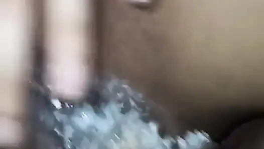 Мой сводный брат трахнул мою киску, когда я отдыхала