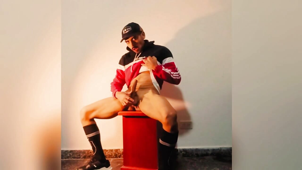 Hot Milk: Latin sportsman masturbation after workout / Hot Milk: Latin sportsman masturbation after workout