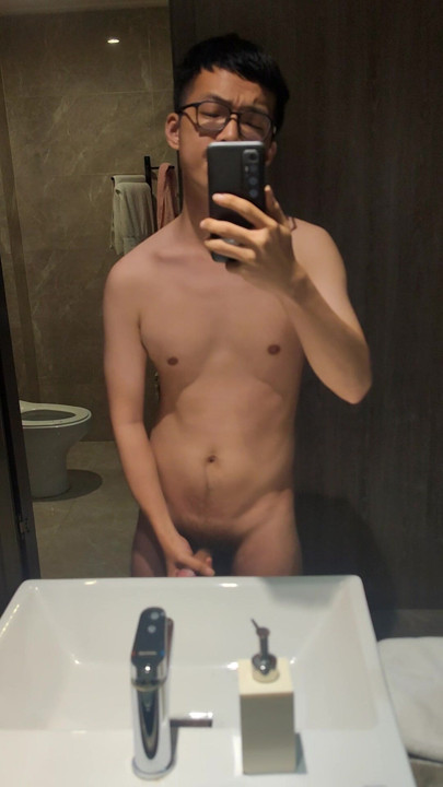 Setiap kali datang ke hotel, aku terutama ingin masturbasi