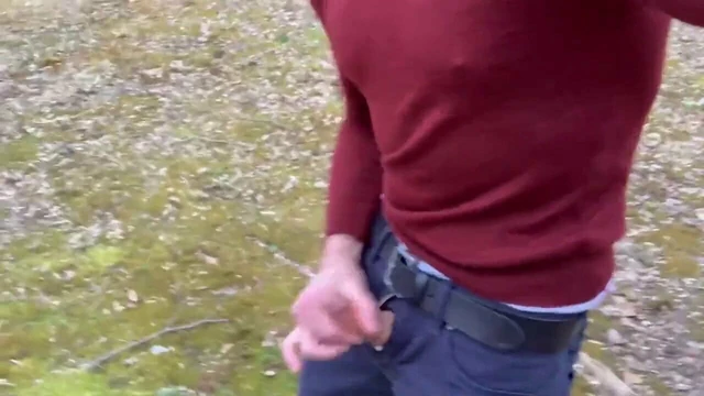 Tjenner: I jerk and squirt cum on my jeans at a public park!