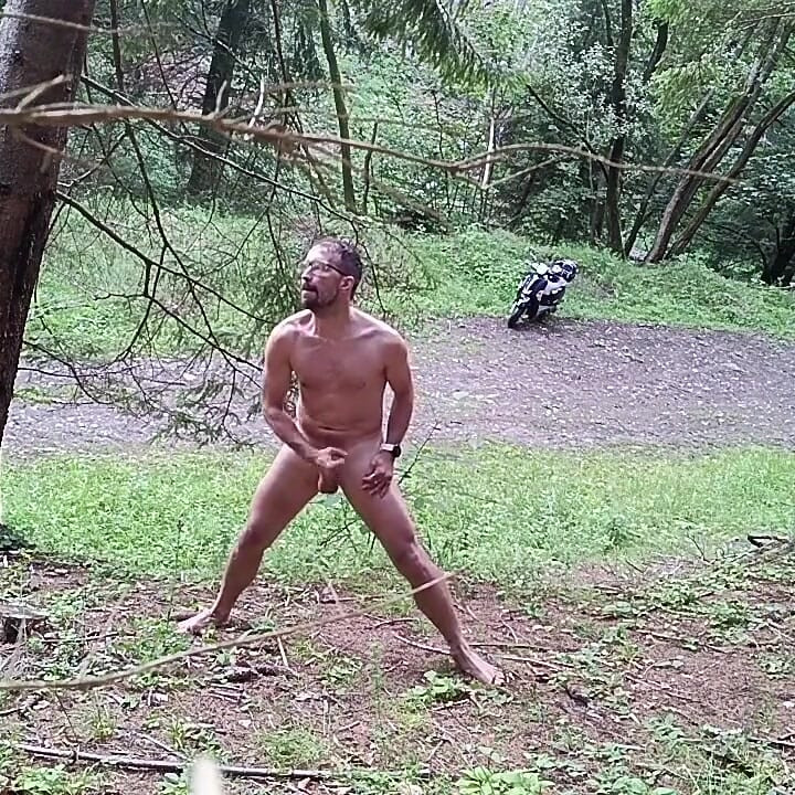 Обнаженные Мужчины В Лесу Обнаженные Мужчины В Лесу