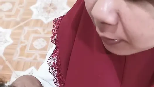 Pelayan itu merasa bersalah, jadi dia harus mengikuti perintah tuannya.