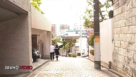 Reina Takayama'nın yoğun grup seks macerası: sert orgazmlar serbest!