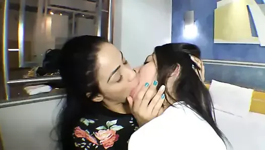 Lesbians Sexy Deep Kissing