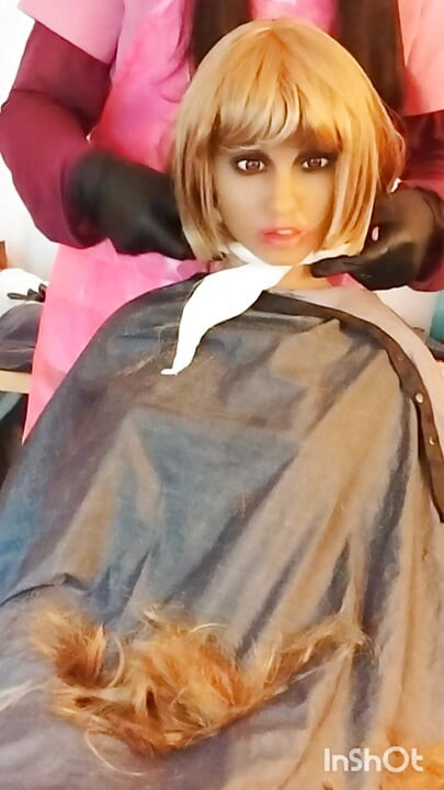 Julia, poupée sexuelle esclave ébène, coupe au carré blonde