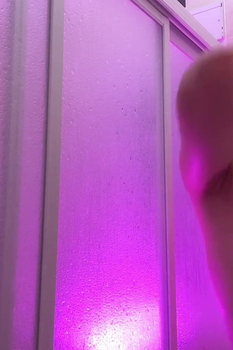 Redhead Play with Her Wet Pussy in Bathtub