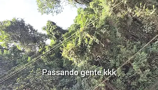 Saya menghentikan mobil di jalan untuk istri saya!