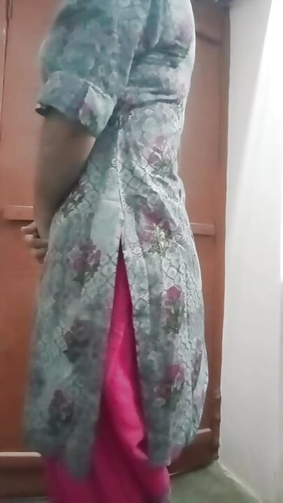 Indian Gay Crossdresser Gaurisissy Looking Like a Housewife in Salwar Kurta XXX