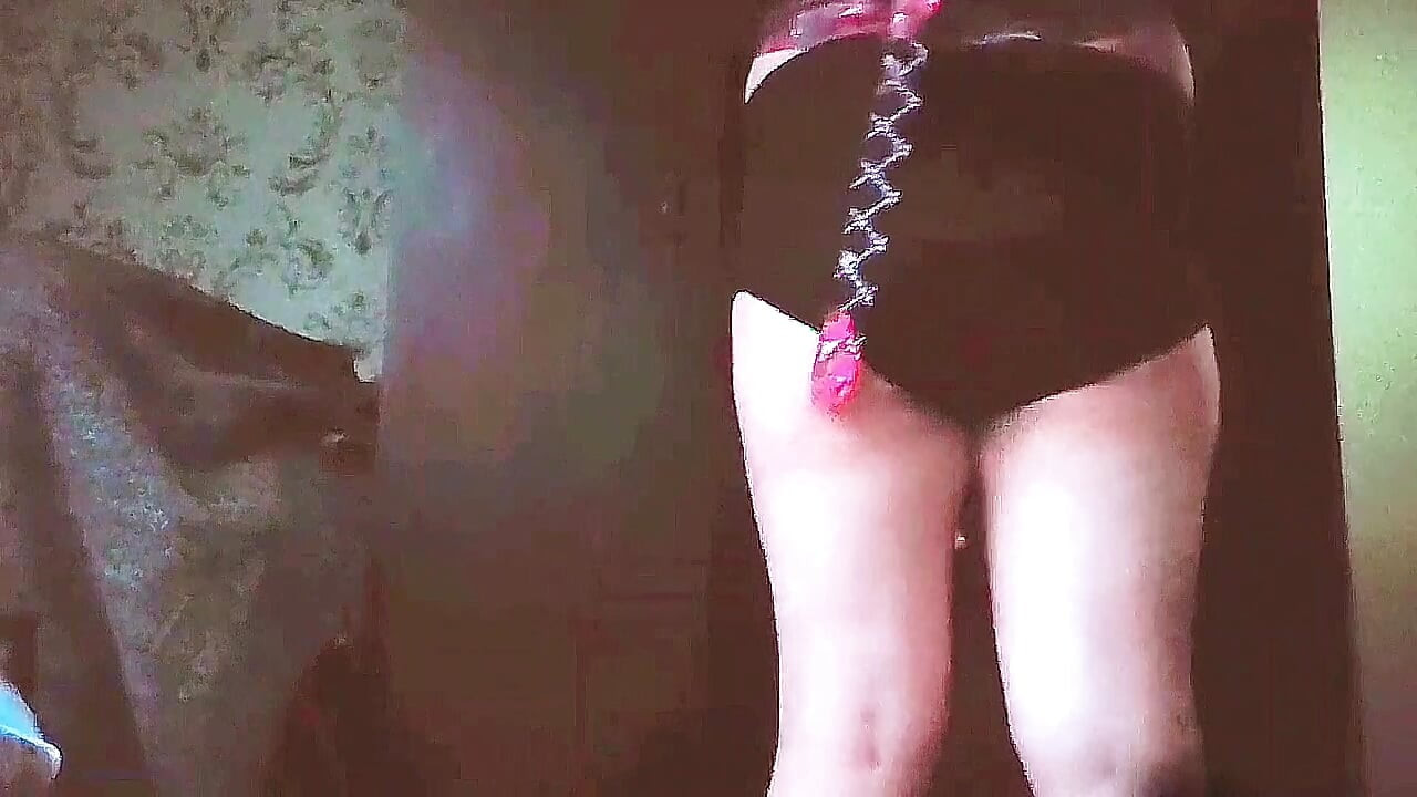 Femboy cu curbe delicioase seducându-te toată noaptea