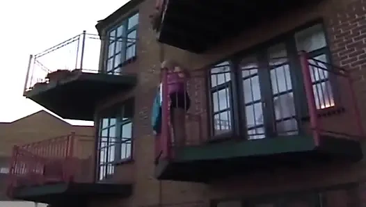 Big Omar's British Adventures: Pembersih Jendela Belakang (2001)