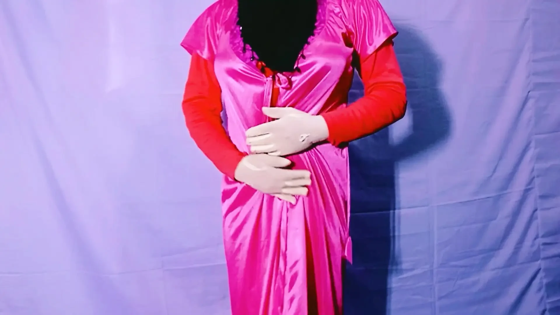 孟加拉非常漂亮的性感女人的丈夫在国外