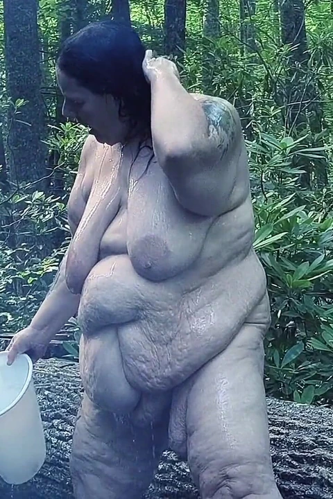 Chunky Got Skunky and Pored All Over Herself