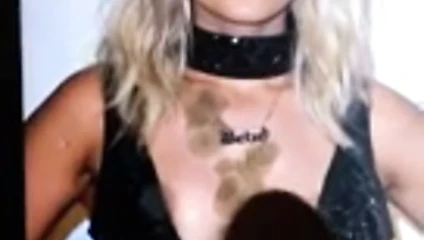 Cum haraç için sıcak bebe rexha
