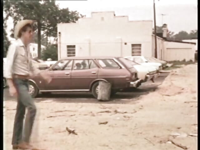 Cewek muda dientot sama john holmes saat diajak ngentot