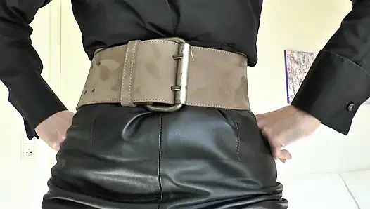 Широкие тугие ремни, часть 78, леди Виктория Валенте