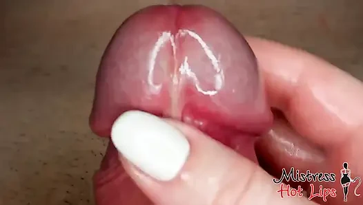 Cewek sange ini lagi asik muasin lubang pantatnya pakai stoking tembus sperma sampai dia crot banyak banget
