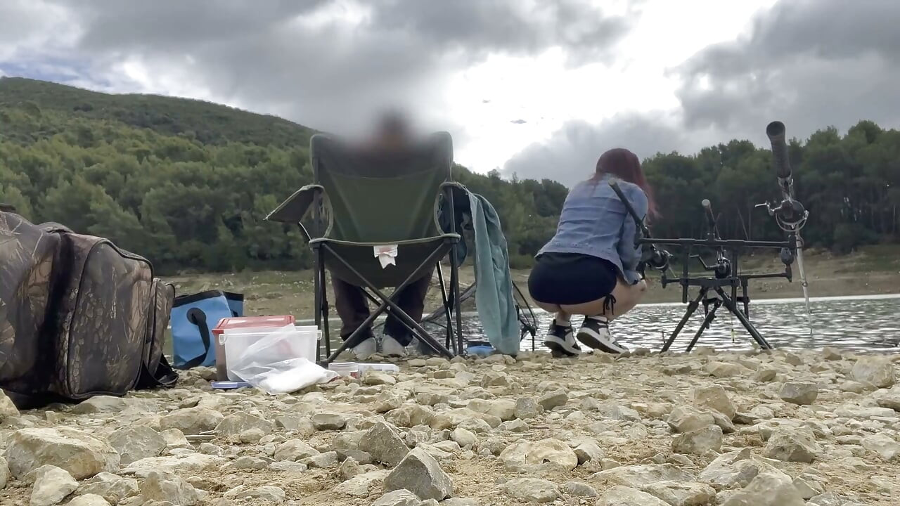 Desvío a Un Pescador Al Borde De Un Lago