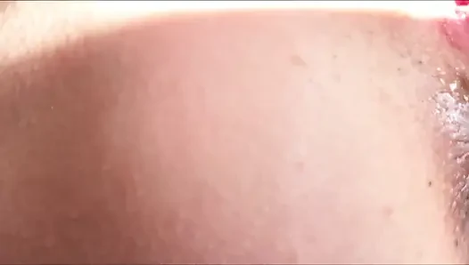 Нежные поцелуи на мою киску сделали ее мокрой. Мягкий секс и женский оргазм крупным планом