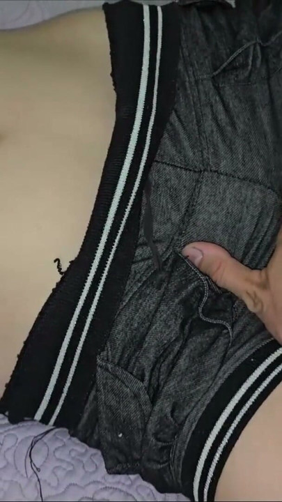 Stiefzus stond me toe haar cameltoe aan te raken terwijl de ouders weg waren | Clip 2