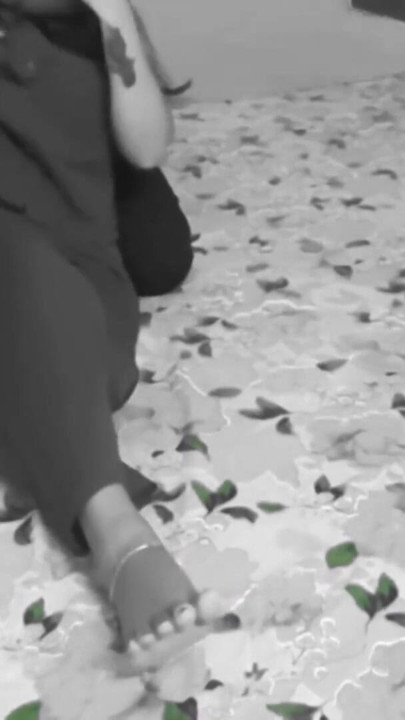 МадхуМита обича гаджето си Много близо, много романтично видео - секс помежду си, доведен брат и доведена сестра | Клип 1
