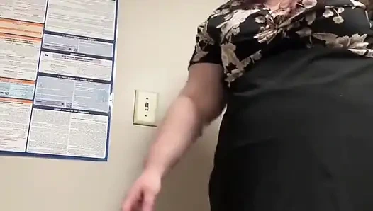 Yoğun kokmuş göt osuruklarını kokluyor ve tarif ediyor