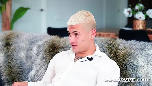 Private com - Do you know how Norah Juliette's face ends up after interviewing the star of the team?