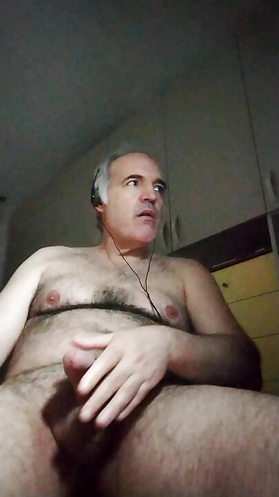 Drkala sam svoj kurac dva sata, napokon sam svršila