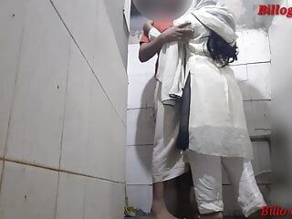 Leukste tiener stiefzus had pijnlijke anale seks in de badkamer