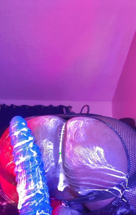 Mijn gaatje gapend met speelgoed fantasiedildo