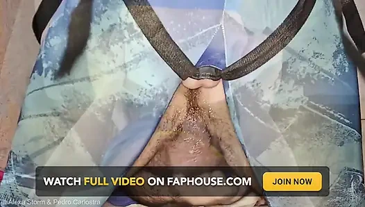 Жена готовит его задницу к настоящему члену, и он никогда не будет трахать киску снова