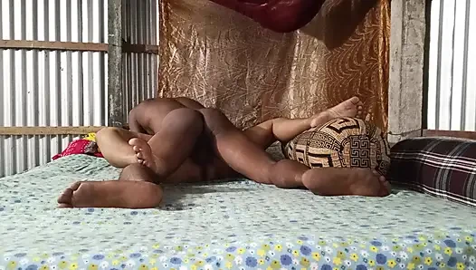 Tante desi tiri dengan desa seksi pertama kali