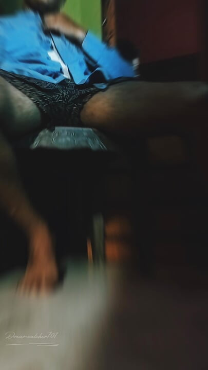 Bengalski dečko u prugastom showu