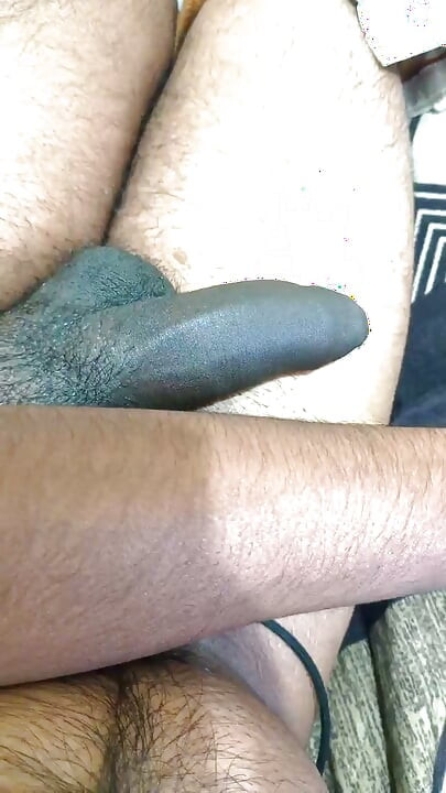 热辣的鸡巴男孩展示那根大黑屌
