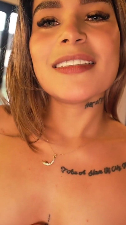 我最好的朋友爸爸在老婆上班時內射我的小穴！卡羅琳娜·阿古德洛 - 帕普奇茲 | 短片 1