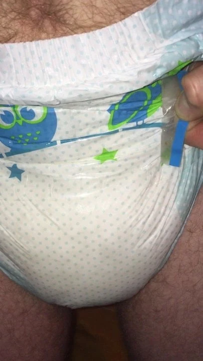 Open my wet diaper and pee