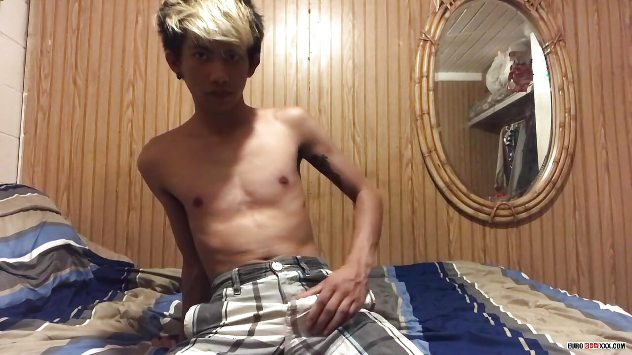 Bedårande Xander sprutar en stor röra