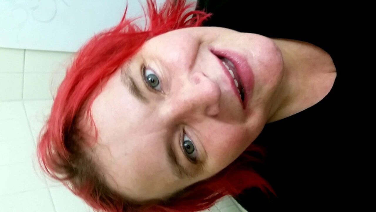 Ruiva Jasper dando um boquete