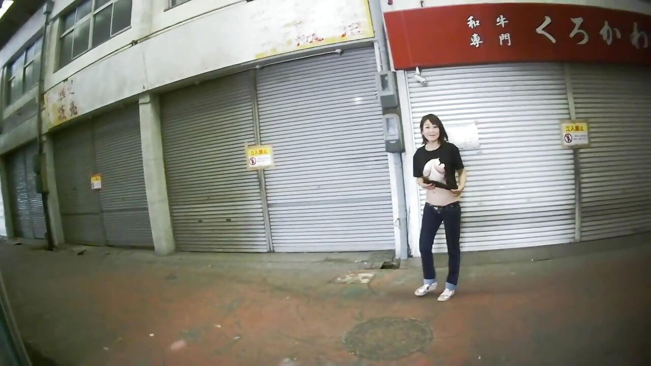 MILF in ultra low rise jeans outdoors..