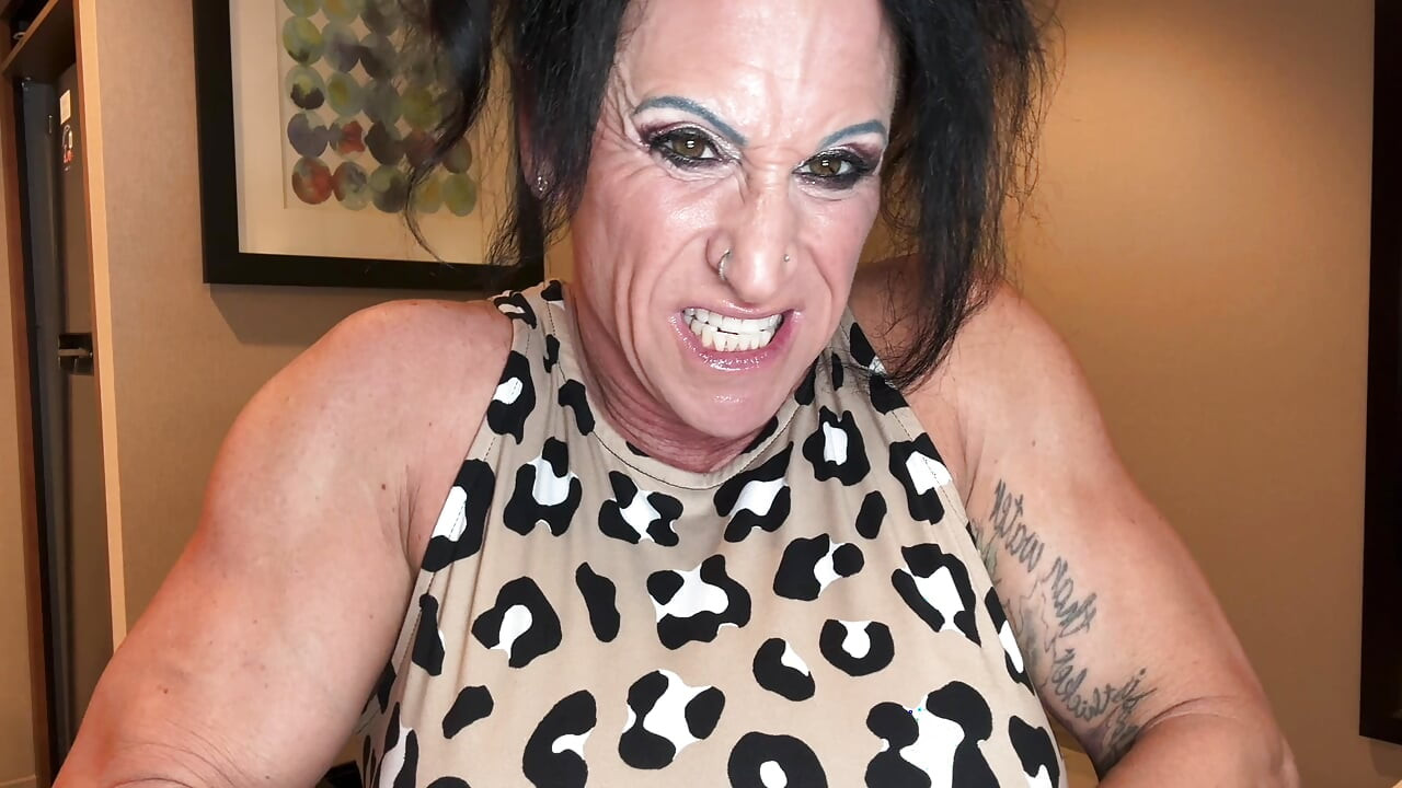 Goddess Kandys Naughty Oral Routine