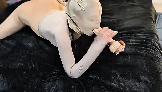 Игра с киской в боди в колготках